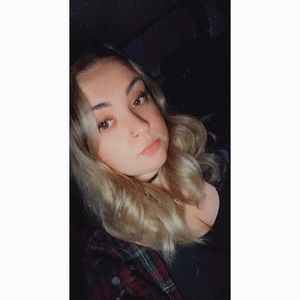 Meet your Posher, Chloe